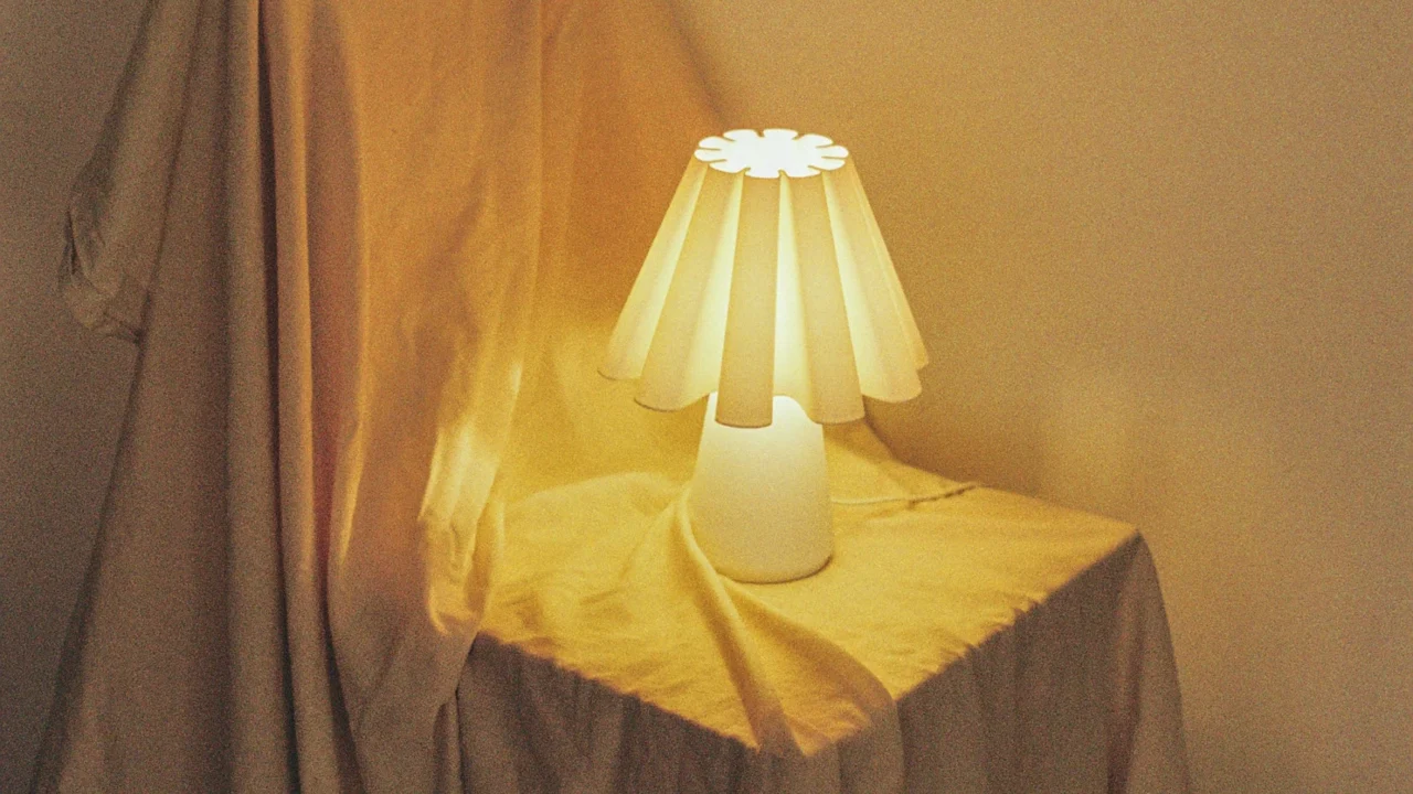 The Ruff Lamp: Mina Wright’s 3D-Printed Design Marries 16th-Century Aesthetics with Sustainable Technology